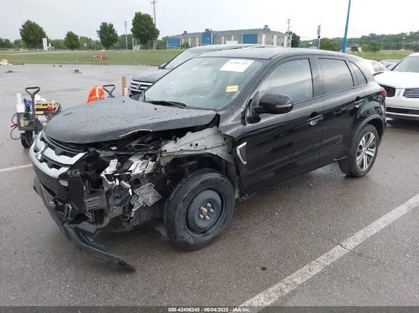 JA4ARUAU2RU011083 2024 MITSUBISHI OUTLANDER - Image 2