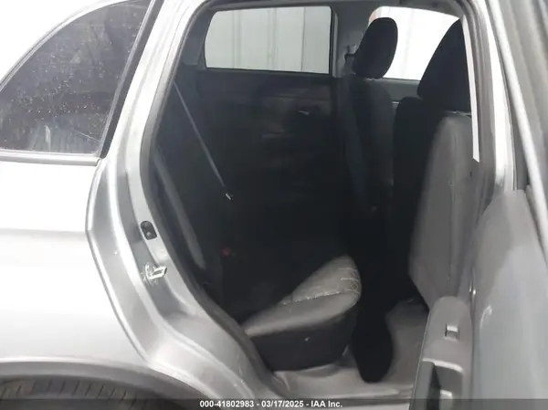 JA4ARUAU2RU013738 2024 MITSUBISHI OUTLANDER - Image 8