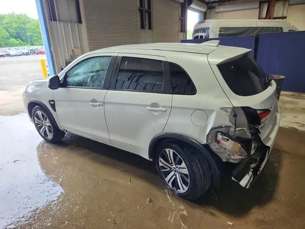 JA4ARUAU2RU018163 2024 MITSUBISHI OUTLANDER - Image 2