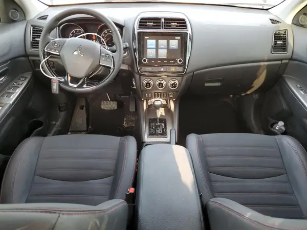 JA4ARUAU2RU022018 2024 MITSUBISHI OUTLANDER - Image 8