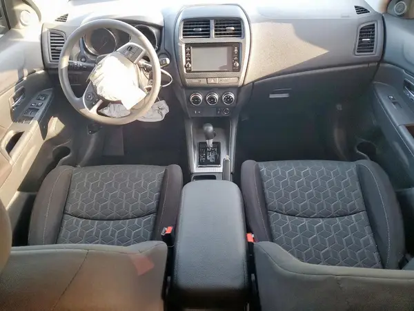 JA4ARUAU2RU023086 2024 MITSUBISHI OUTLANDER - Image 8