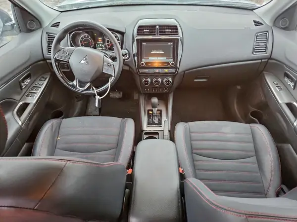 JA4ARUAU2SU001059 2025 MITSUBISHI OUTLANDER - Image 8