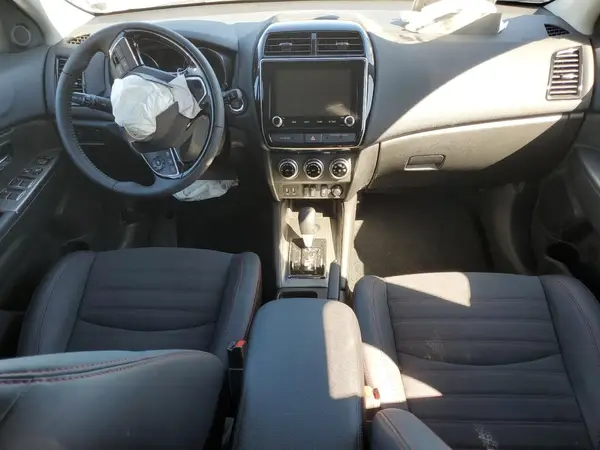 JA4ARUAU2SU003328 2025 MITSUBISHI OUTLANDER - Image 8