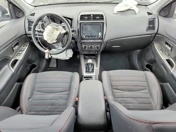 JA4ARUAU2SU014216 2025 MITSUBISHI OUTLANDER - Image 8