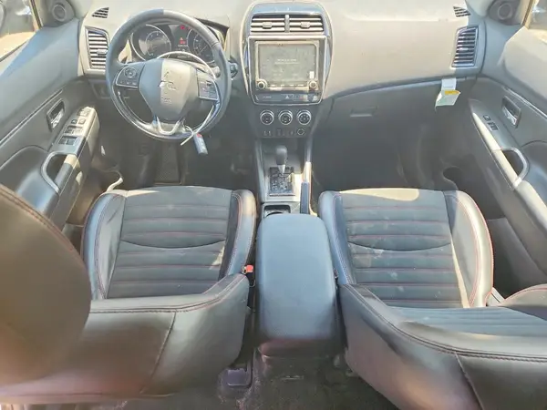 JA4ARUAU2SU014457 2025 MITSUBISHI OUTLANDER - Image 8