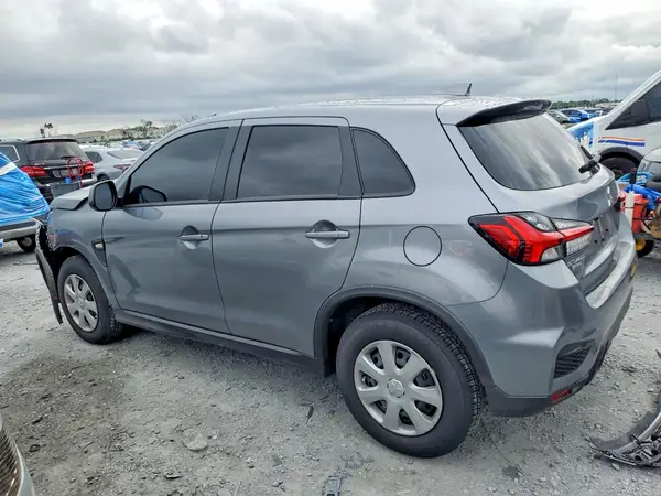 JA4ARUAU2TU015237 2026 MITSUBISHI OUTLANDER - Image 2
