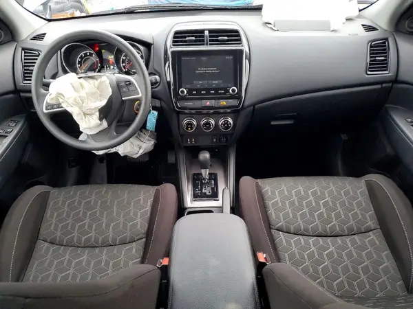 JA4ARUAU2TU015237 2026 MITSUBISHI OUTLANDER - Image 8