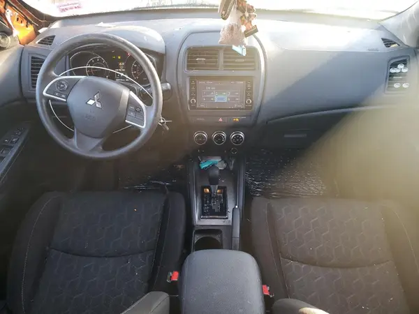 JA4ARUAU3MU002000 2021 MITSUBISHI OUTLANDER - Image 8