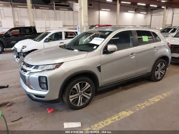 JA4ARUAU3MU024076 2021 MITSUBISHI OUTLANDER - Image 2