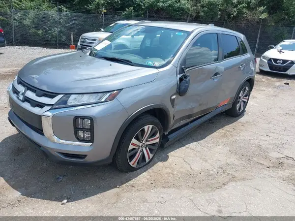 JA4ARUAU3NU023267 2022 MITSUBISHI OUTLANDER - Image 2