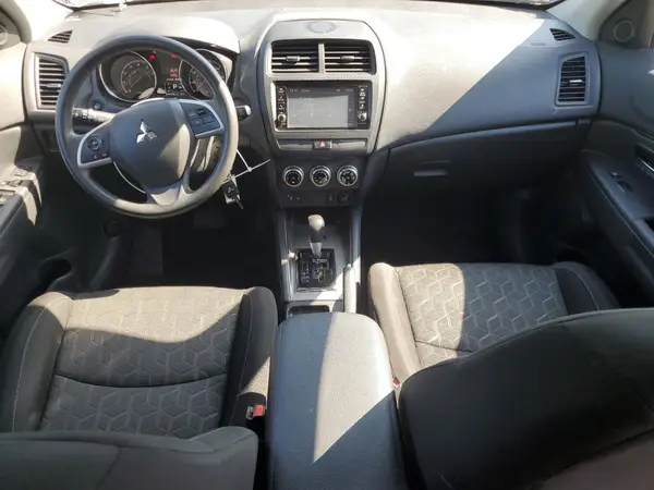 JA4ARUAU3PU002759 2023 MITSUBISHI OUTLANDER - Image 8