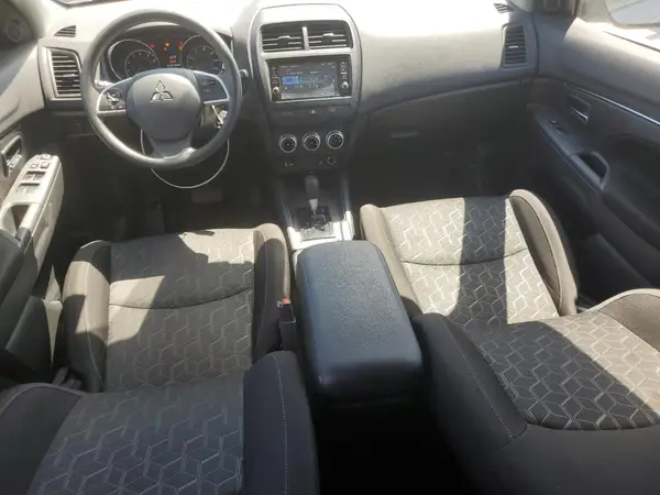 JA4ARUAU3PU004785 2023 MITSUBISHI OUTLANDER - Image 8
