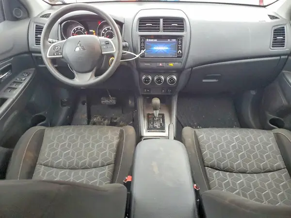 JA4ARUAU3PU013602 2023 MITSUBISHI OUTLANDER - Image 8