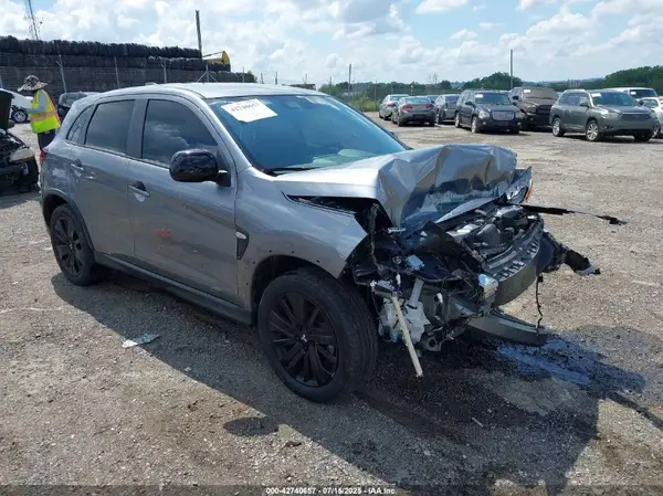 JA4ARUAU3PU015530 2023 MITSUBISHI OUTLANDER - Image 1