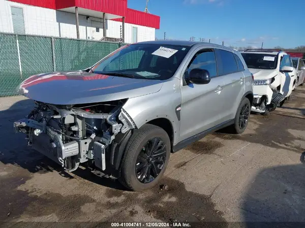 JA4ARUAU3RU001677 2024 MITSUBISHI OUTLANDER - Image 2