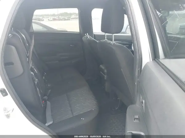 JA4ARUAU3RU005275 2024 MITSUBISHI OUTLANDER - Image 8