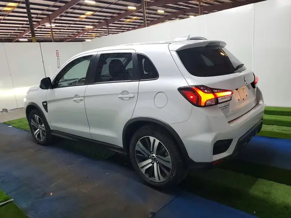 JA4ARUAU3RU009486 2024 MITSUBISHI OUTLANDER - Image 2