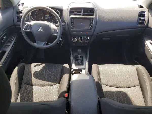 JA4ARUAU3RU009486 2024 MITSUBISHI OUTLANDER - Image 8