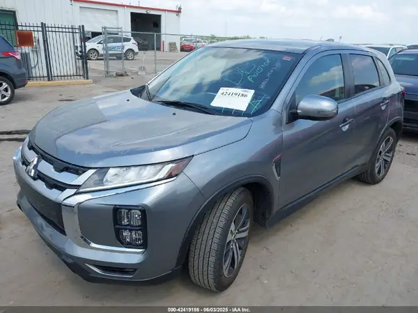 JA4ARUAU3RU015370 2024 MITSUBISHI OUTLANDER - Image 2