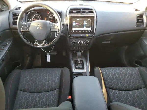 JA4ARUAU3RU018267 2024 MITSUBISHI OUTLANDER - Image 8