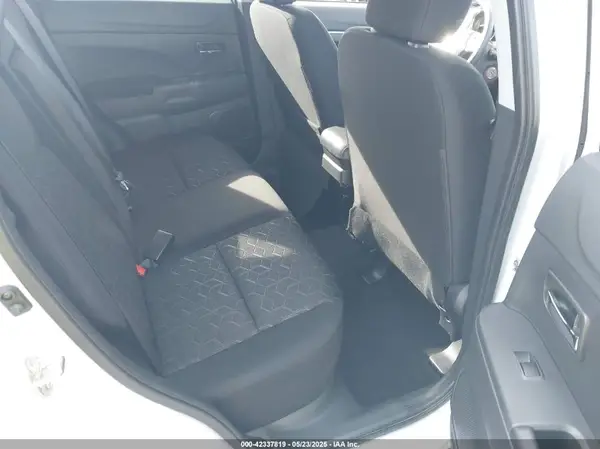JA4ARUAU3RU018351 2024 MITSUBISHI OUTLANDER - Image 8