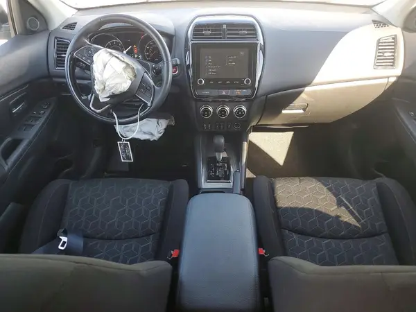 JA4ARUAU3RU020133 2024 MITSUBISHI OUTLANDER - Image 8