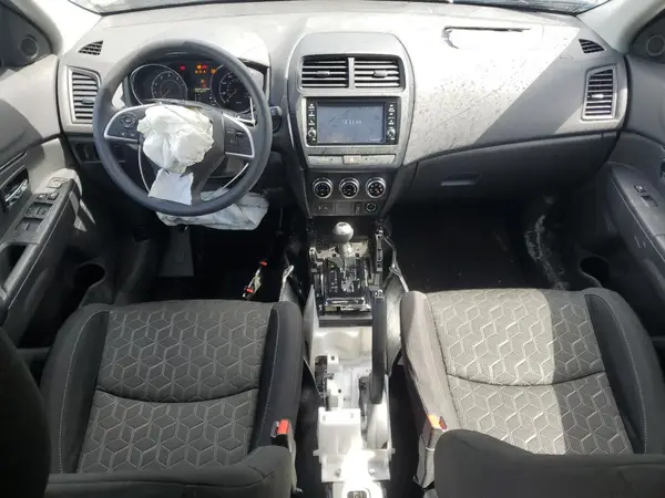 JA4ARUAU3RU023968 2024 MITSUBISHI OUTLANDER - Image 8