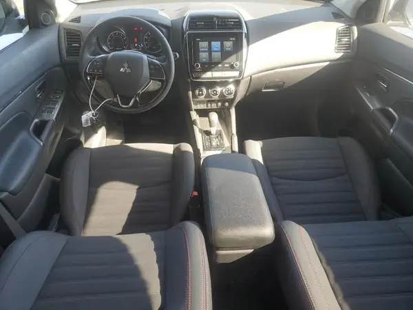 JA4ARUAU3SU004116 2025 MITSUBISHI OUTLANDER - Image 8