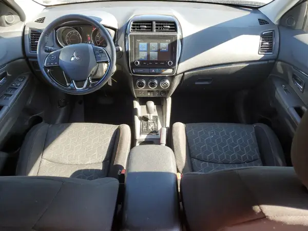 JA4ARUAU3SU005010 2025 MITSUBISHI OUTLANDER - Image 8