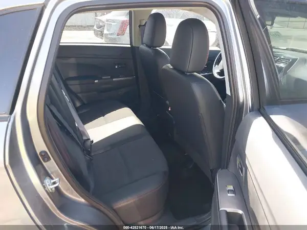 JA4ARUAU3SU008618 2025 MITSUBISHI OUTLANDER - Image 8