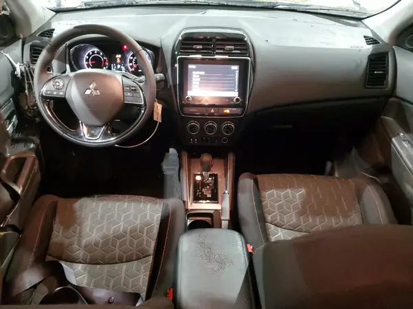 JA4ARUAU3SU010904 2025 MITSUBISHI OUTLANDER - Image 8