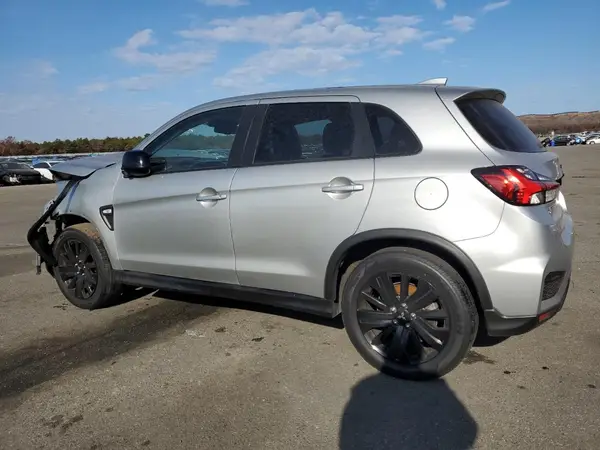 JA4ARUAU4MU001468 2021 MITSUBISHI OUTLANDER - Image 2