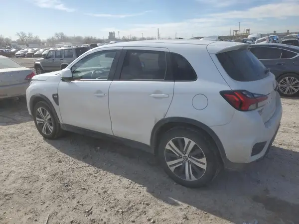 JA4ARUAU4MU016701 2021 MITSUBISHI OUTLANDER - Image 2