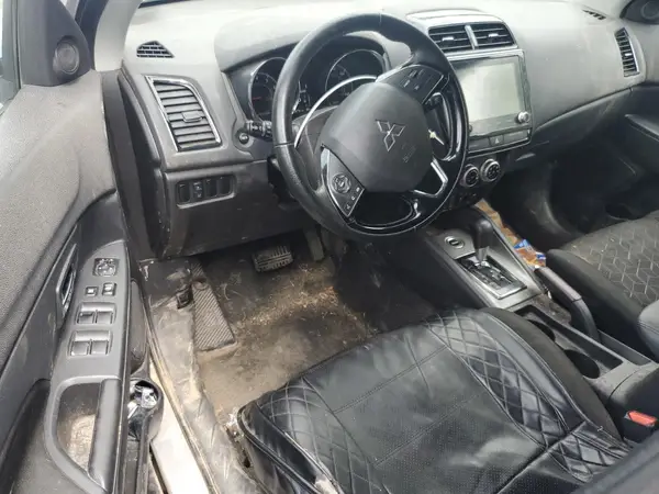JA4ARUAU4PU002849 2023 MITSUBISHI OUTLANDER - Image 8
