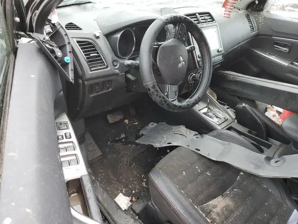 JA4ARUAU4PU004455 2023 MITSUBISHI OUTLANDER - Image 8