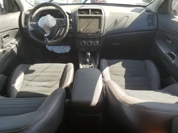 JA4ARUAU4PU004813 2023 MITSUBISHI OUTLANDER - Image 8