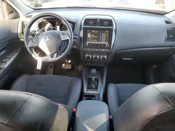 JA4ARUAU4PU007193 2023 MITSUBISHI OUTLANDER - Image 8