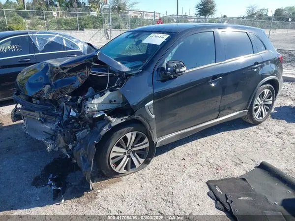 JA4ARUAU4PU007985 2023 MITSUBISHI OUTLANDER - Image 2