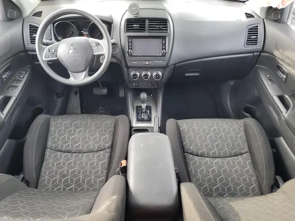 JA4ARUAU4PU008571 2023 MITSUBISHI OUTLANDER - Image 8