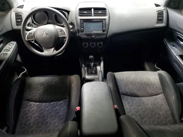 JA4ARUAU4PU012264 2023 MITSUBISHI OUTLANDER - Image 8