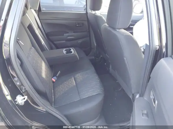 JA4ARUAU4PU012538 2023 MITSUBISHI OUTLANDER - Image 8
