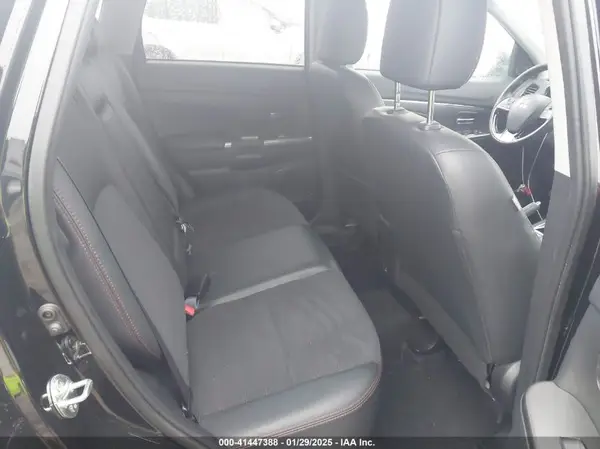 JA4ARUAU4PU013219 2023 MITSUBISHI OUTLANDER - Image 8