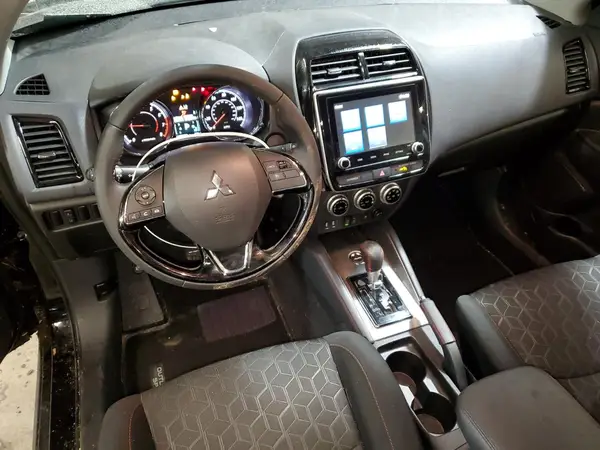 JA4ARUAU4PU013625 2023 MITSUBISHI OUTLANDER - Image 8