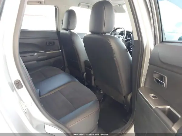 JA4ARUAU4PU014855 2023 MITSUBISHI OUTLANDER - Image 8