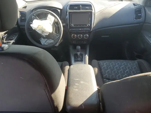 JA4ARUAU4RU003065 2024 MITSUBISHI OUTLANDER - Image 8