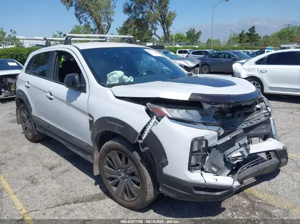 JA4ARUAU4RU005267 2024 MITSUBISHI OUTLANDER - Image 1