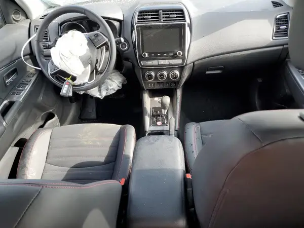 JA4ARUAU4RU019069 2024 MITSUBISHI OUTLANDER - Image 8