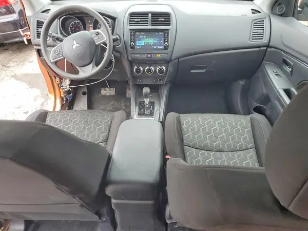 JA4ARUAU4RU022473 2024 MITSUBISHI OUTLANDER - Image 8