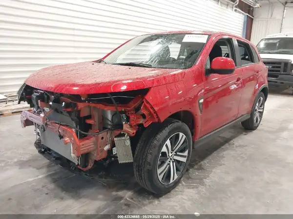 JA4ARUAU4SU003041 2025 MITSUBISHI OUTLANDER - Image 2