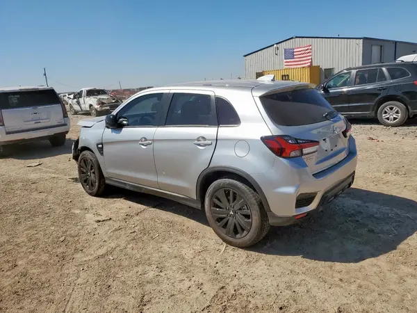 JA4ARUAU4SU009986 2025 MITSUBISHI OUTLANDER - Image 2